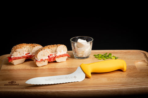 Mundial Y5620-7E Sandwich Offset Serrated Knife 5600 Series 7 inches Yellow